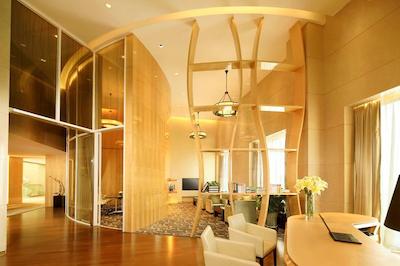 دوبلتری بای هیلتون هانگزهو ایست