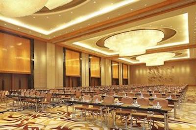 دوبلتری بای هیلتون هانگزهو ایست