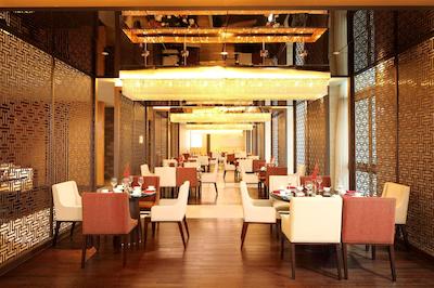 دوبلتری بای هیلتون هانگزهو ایست