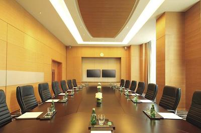 دوبلتری بای هیلتون هانگزهو ایست