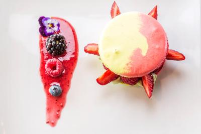 اُ منت لوکسوری بوتیک هتل