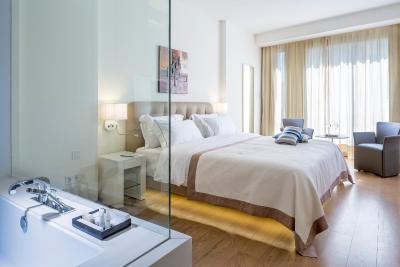 اُ منت لوکسوری بوتیک هتل