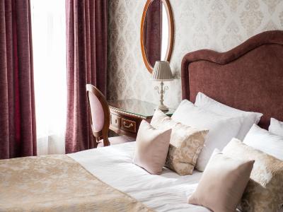 نوسکی برگ 122