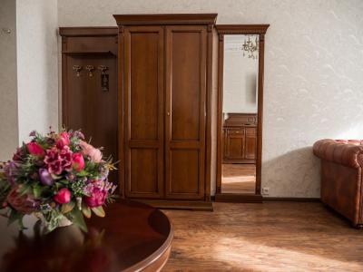 نوسکی برگ 122