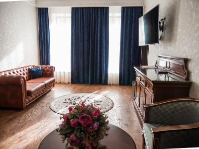 نوسکی برگ 122