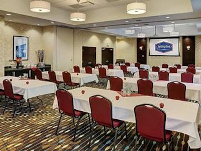 هامپتون این بای هیلتون وینیپگ آیرپرت