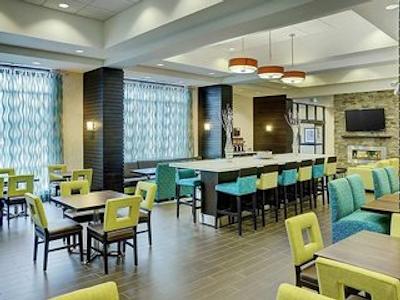 هامپتون این بای هیلتون وینیپگ آیرپرت