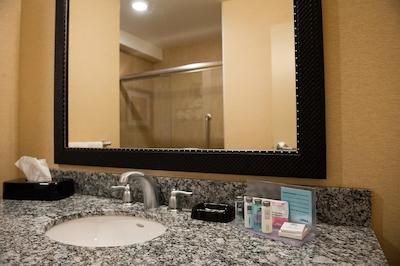 هامپتون بای هیلتون چیلیواک بک