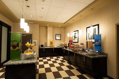 هامپتون بای هیلتون چیلیواک بک