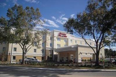 هامپتون این اند سویتز اُکالا