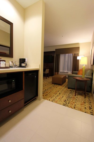 هامپتون این اند سویتز اُکالا