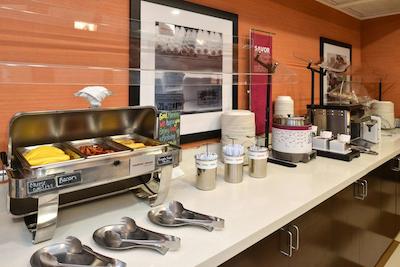 هامپتون این اند سویتز اُکالا