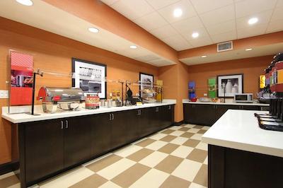 هامپتون این اند سویتز اُکالا