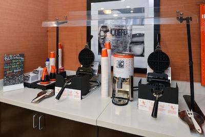 هامپتون این اند سویتز اُکالا