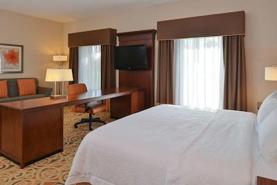 هامپتون این اند سویتز اُکالا