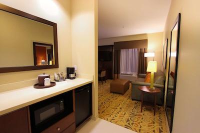 هامپتون این اند سویتز اُکالا