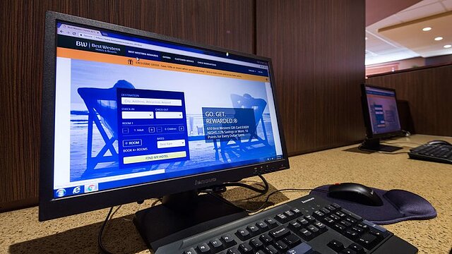بست وسترن پلاس بادورست هتل اند سویتز