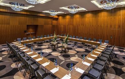 دوبلتری بای هیلتون لدز