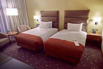 دوبلتری بای هیلتون لدز