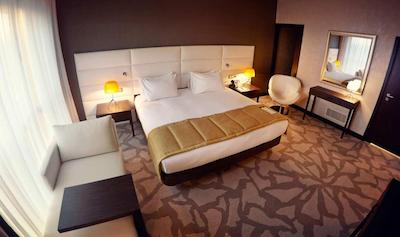 دوبلتری بای هیلتون لدز