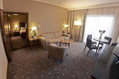 دوبلتری بای هیلتون لدز