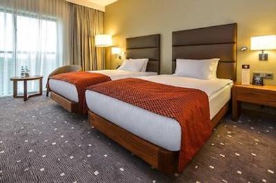 دوبلتری بای هیلتون لدز