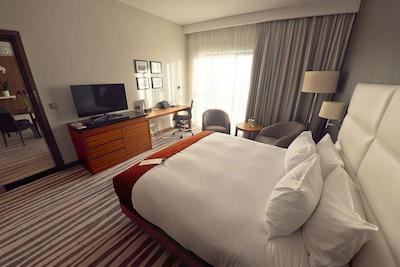 دوبلتری بای هیلتون لدز