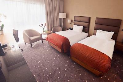 دوبلتری بای هیلتون لدز