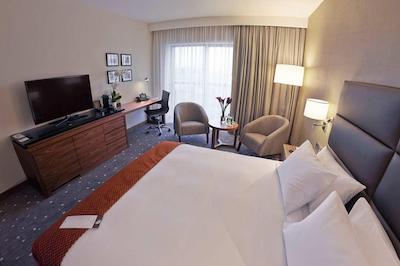 دوبلتری بای هیلتون لدز