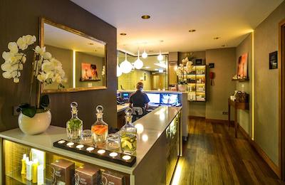 دوبلتری بای هیلتون لدز