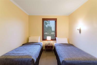 بست وسترن کلنیال ویلیج متل