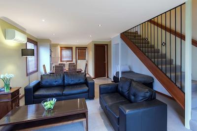 بست وسترن کلنیال ویلیج متل