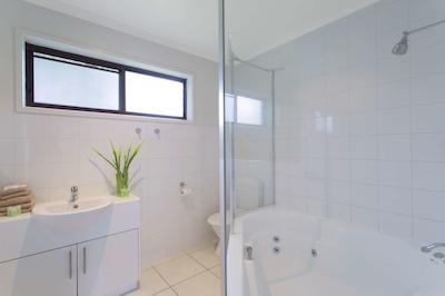 بست وسترن کلنیال ویلیج متل