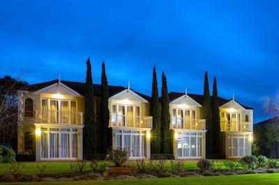 بست وسترن کلنیال ویلیج متل