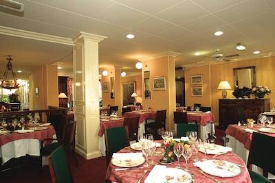 هتل اکستل لین پراچ