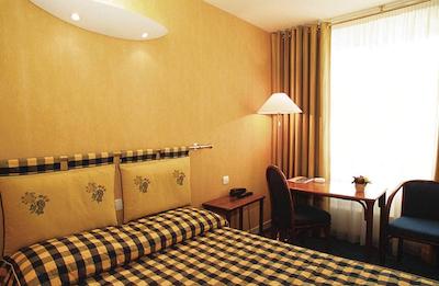 هتل اکستل لین پراچ