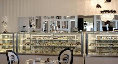 دلفین ایمپریال لارا