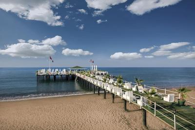 دلفین ایمپریال لارا