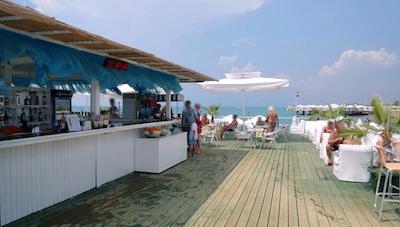 دلفین ایمپریال لارا