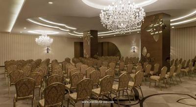 دلفین ایمپریال لارا