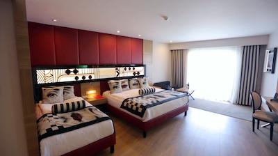 دلفین ایمپریال لارا