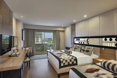 دلفین ایمپریال لارا