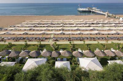 دلفین ایمپریال لارا