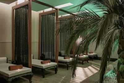 دلفین ایمپریال لارا