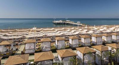 دلفین ایمپریال لارا