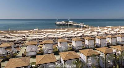 دلفین ایمپریال لارا