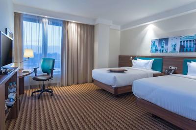 هامپتون بای هیلتون ورنزه