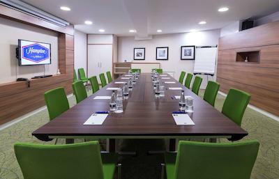 هامپتون بای هیلتون ورنزه