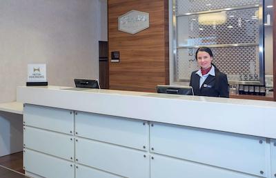 هامپتون بای هیلتون ورنزه