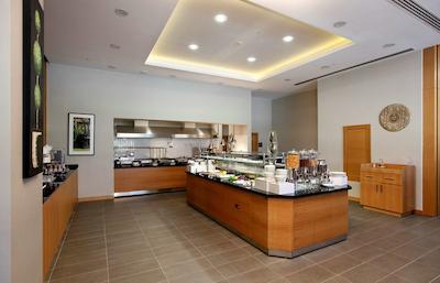 هیلتون گاردن این ارزینکان